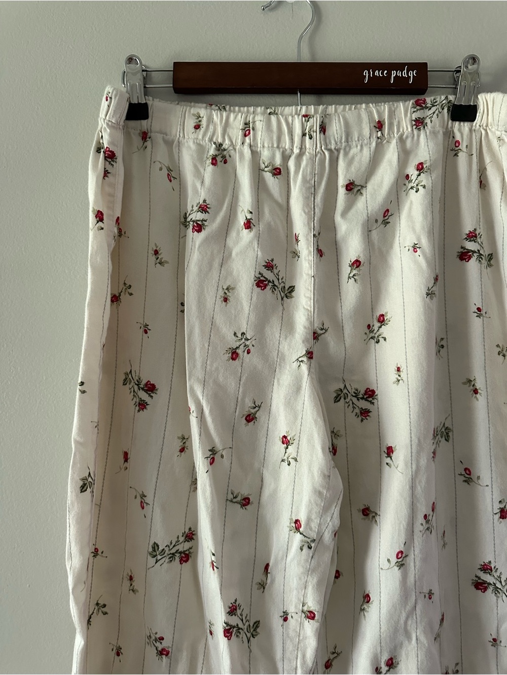 Ralph Lauren Cream Pajama Set with Red Floral Print - Picture 4 of 10